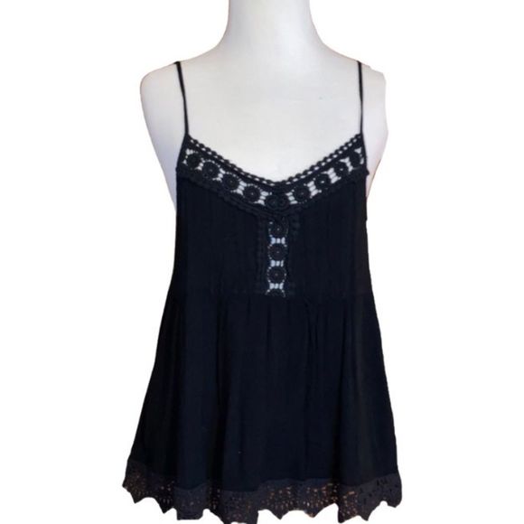 Acemi Tops - ❌Acemi, Lace Hem Tank, Women’s Size Medium, EUC